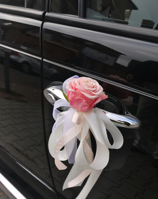 Dekoracje auta ślubnego Ślubny samochód w stylu retro