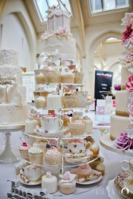 Tort weselny z babeczek