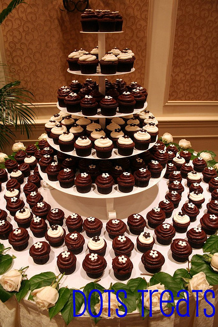 Tort weselny z babeczek