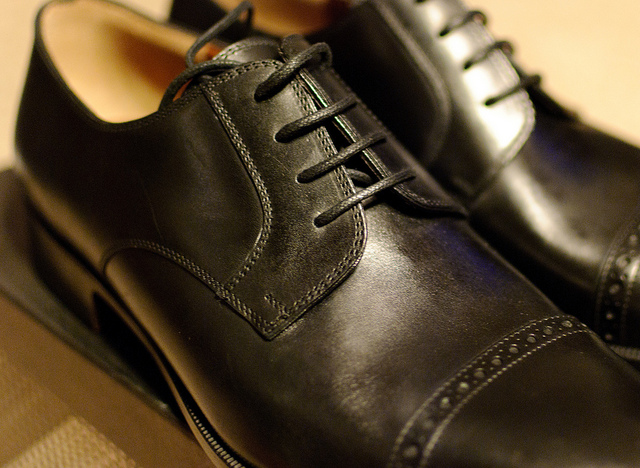 czarne buty slubne