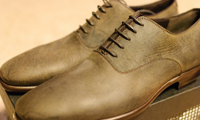 szare buty slubne