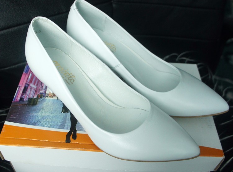 Nowe skórzane buty ślubne białe 36,6