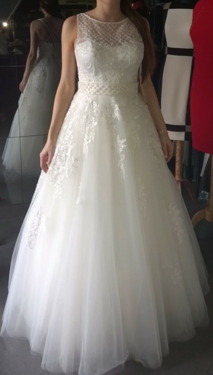 Suknia ślubna marki Pronovias model Branca