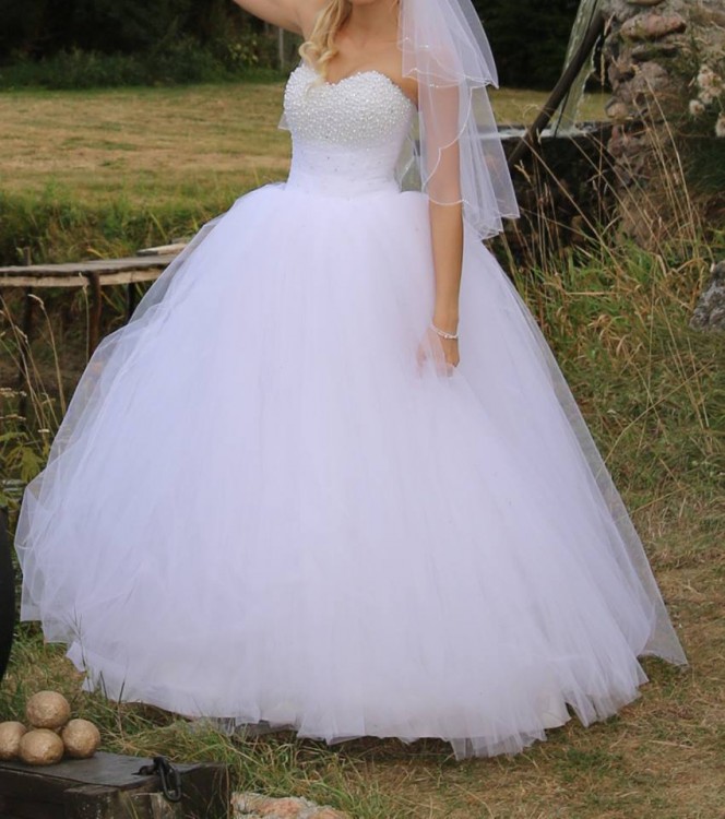 Suknia ślubna princessa z perełkami 36/38 wiązana.