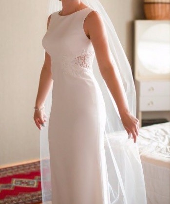 Prosta i elegancka suknia Anne Mariee