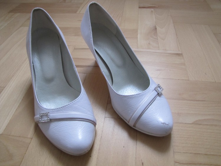 buty ślubne białe