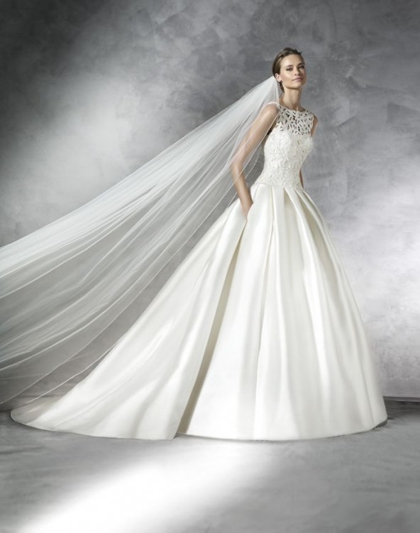 Wytworna Suknia Ślubna Pronovias Pranette 2016