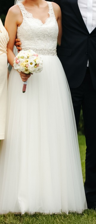 suknia ślubna z welonem