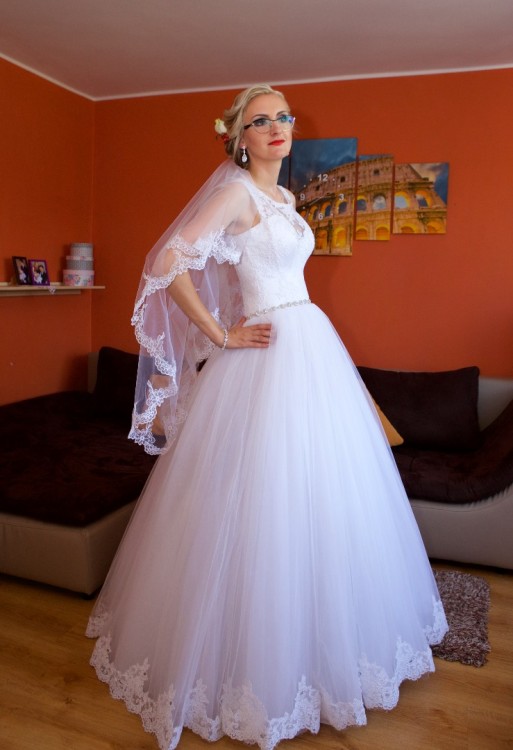 Suknia biała fason A r.36 +welon