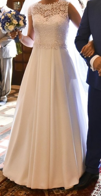 Lekka suknia ślubna firmy Emmi Mariage rozm. 38
