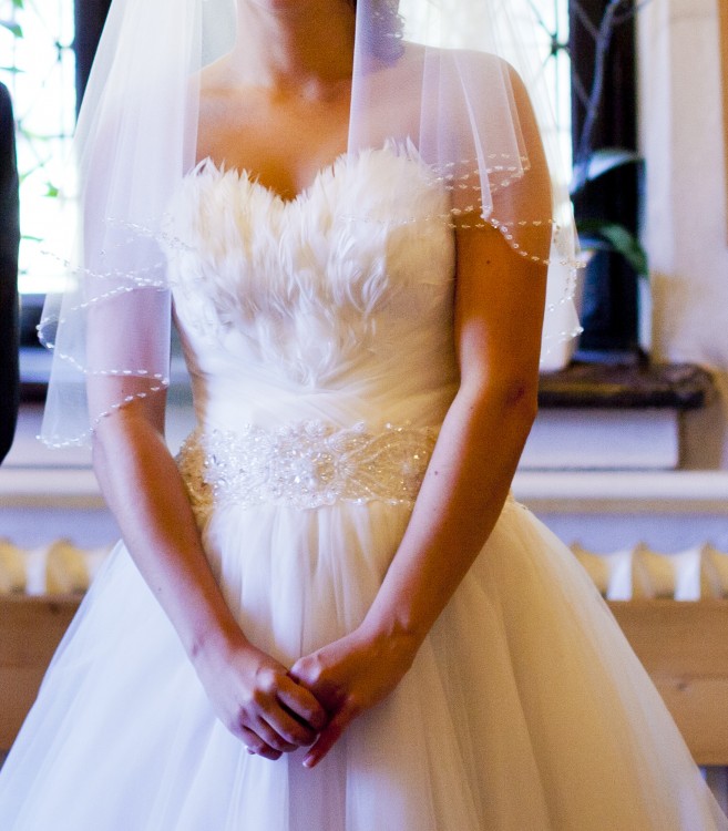 Suknia ślubna princesska 36, dekolt serce, pióra, kryształki