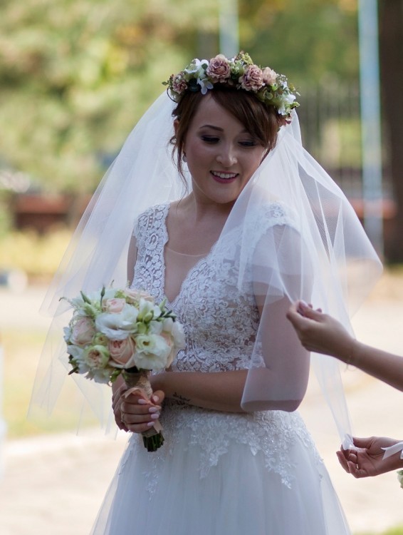 Suknia ślubna 38 koronka ręcznie wyszywana