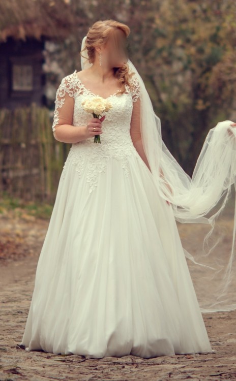 Piękna suknia ślubna Larosa