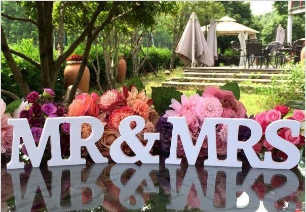 Napis na Stół Młodych Mr & Mrs oraz Bar.