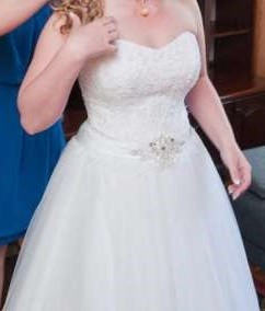 Piękna koronkowa suknia ślubna princessa
