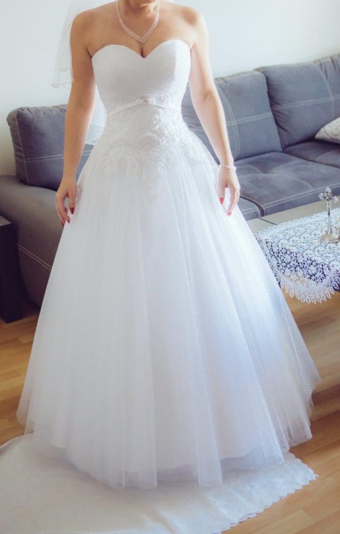 Piękna suknia ślubna Fasson