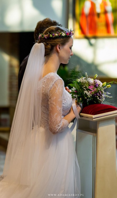 Delikatna, romantyczna suknia ślubna - tiul + koronka