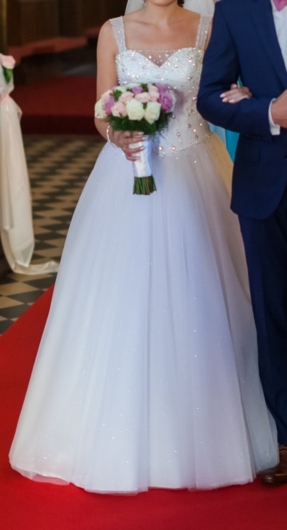 suknia ślubna biała księżniczka