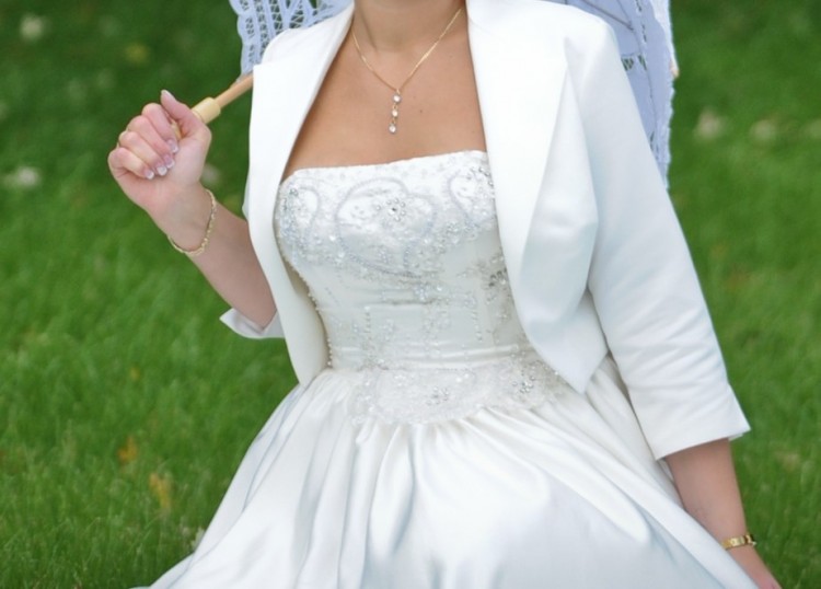 Suknia ślubna zakupiona w Anglii w kształcie litery A