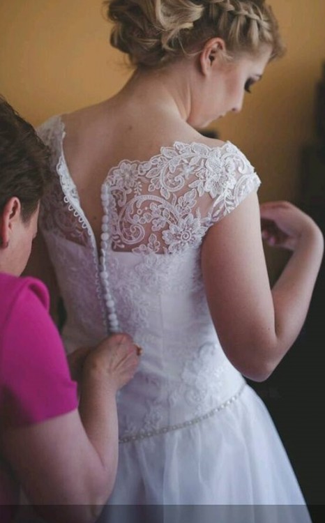 Przepiękna suknia ślubna, koronka