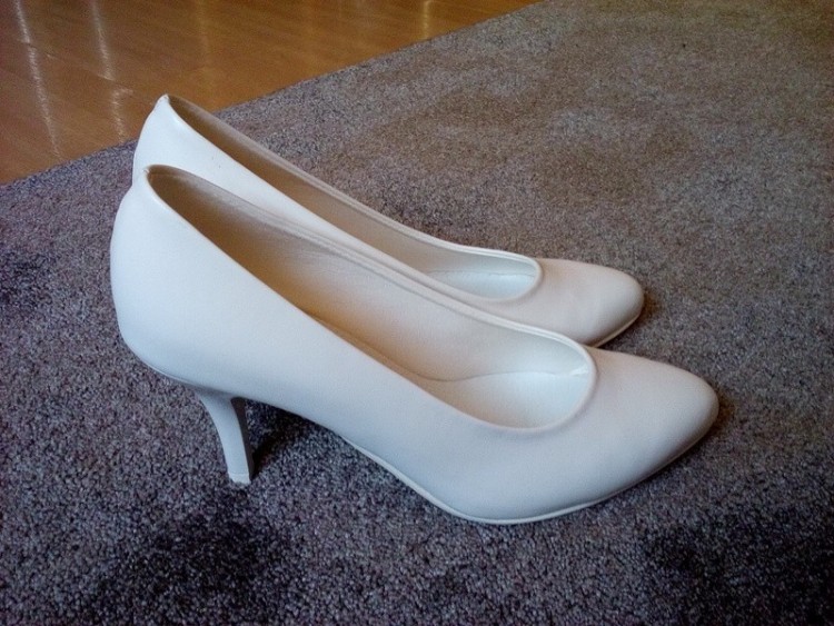 Nowe buty do ślubu, szpilki ślubne