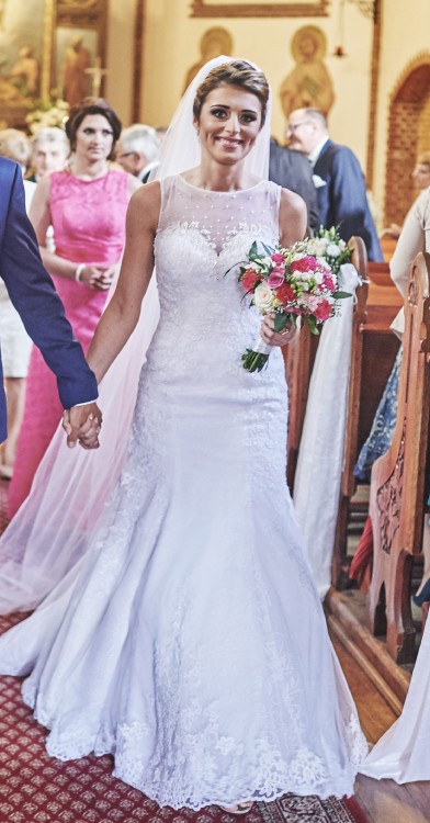 Piękna koronkowa suknia ślubna  2016