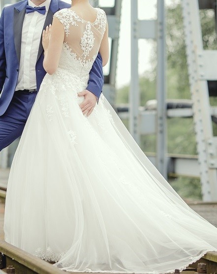 PIĘKNA SUKNIA ŚLUBNA  / Sposabella / 34/36 + 2 welony