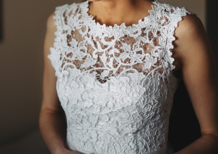 Przepiękna suknia gipiura, tiul