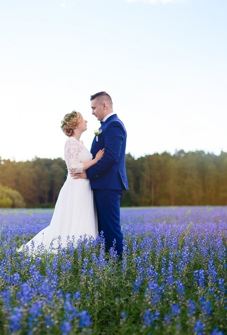 Romantyczna suknia ślubna z koronki i muślinu 2017