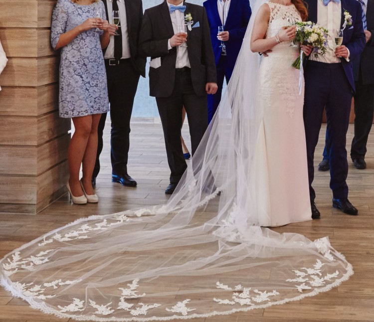 długi, lekki welon firmy Pronovias- 350cm