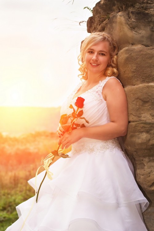 Przepiękna suknia ślubna czeka na Ciebie