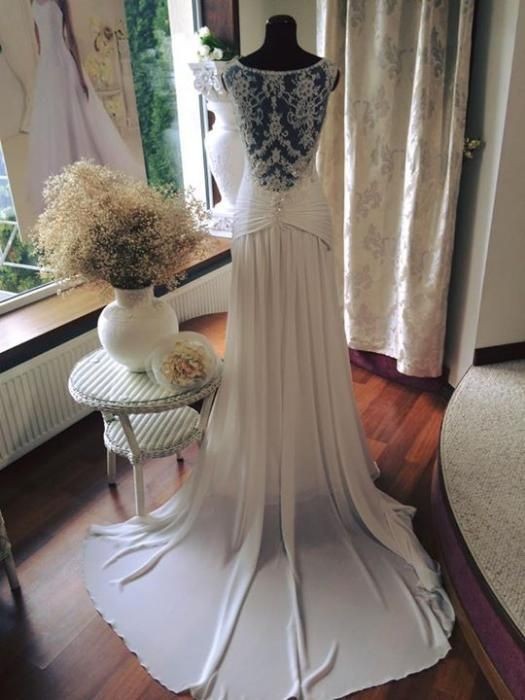 Suknia ślubna ecru rozm. 36 koronkowa