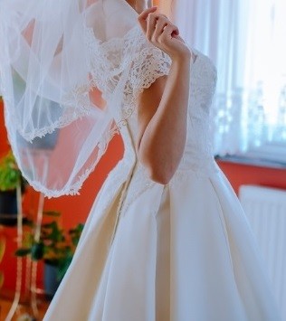 Suknia ślubna ecru kremowa
