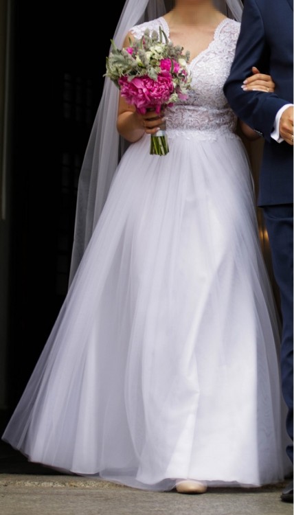 Romantyczna suknia ślubna w kolorze białym