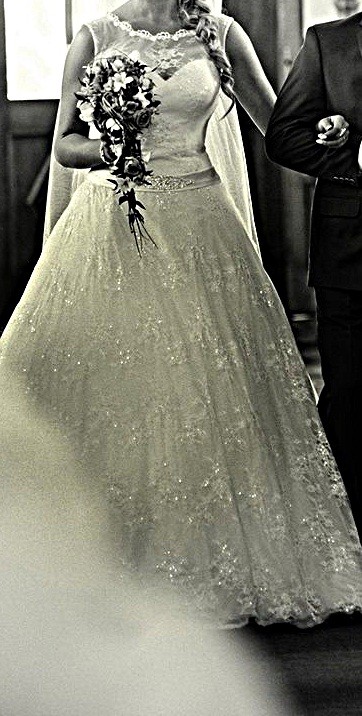 Koronkowa suknia slubna z kolekcji Agnes rozmiar38