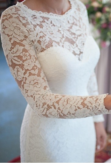 suknia ślubna z koronki koloru ivory z trenem- syrenka