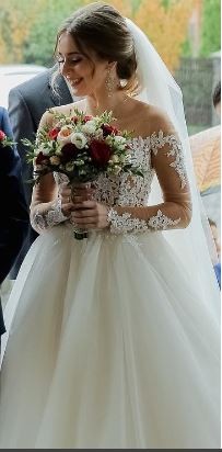 Wyjątkowa suknia ślubna gołe plecy tren welon księżniczka