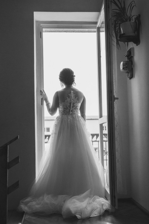 Piękna suknia ślubna 36-38