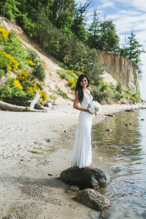 Piękna koronkowa suknia ślubna.