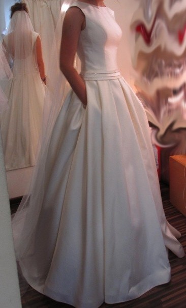 Śmietanowa suknia ślubna - klasyczna