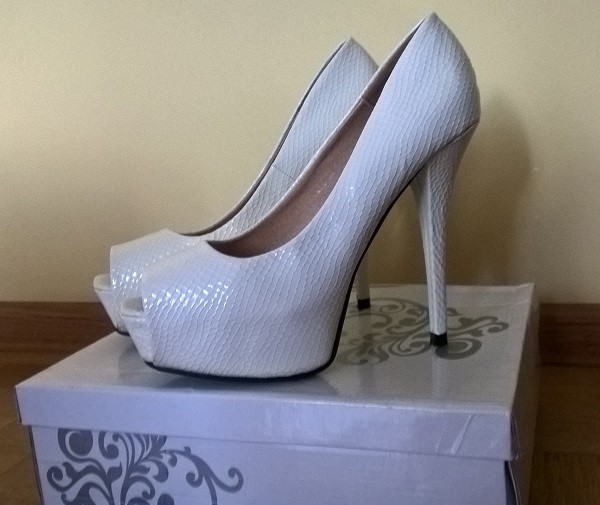 Buty białe wysokie nowe niechodzone