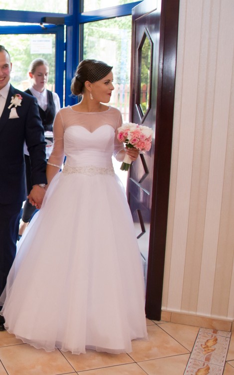 Piękna suknia ślubna kolekcji Doroty Wróbel + bolerko
