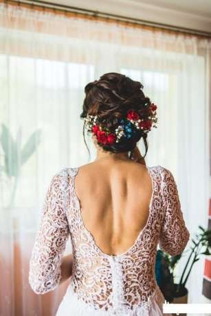 Suknia ślubna z pięknej koronki