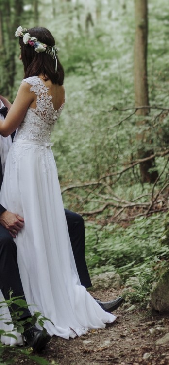 Suknia ślubna zwiewna biała