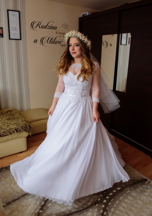 Piękna suknia  ślubna
