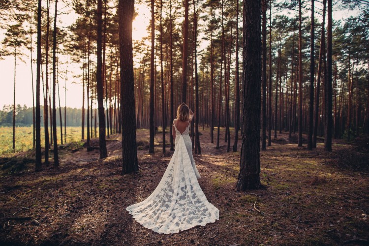 Zjawiskowa koronkowa suknia ślubna