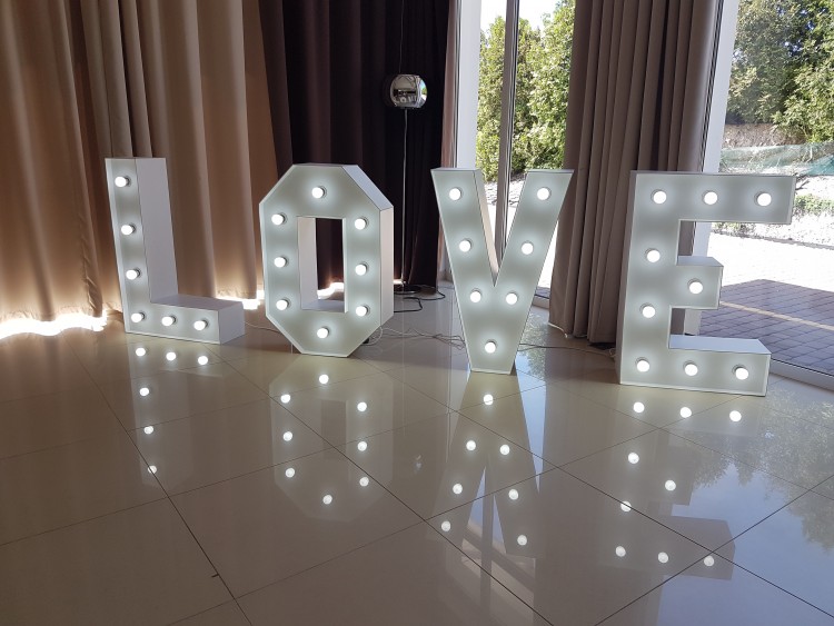 Napis podświetlany LOVE hit 2017
