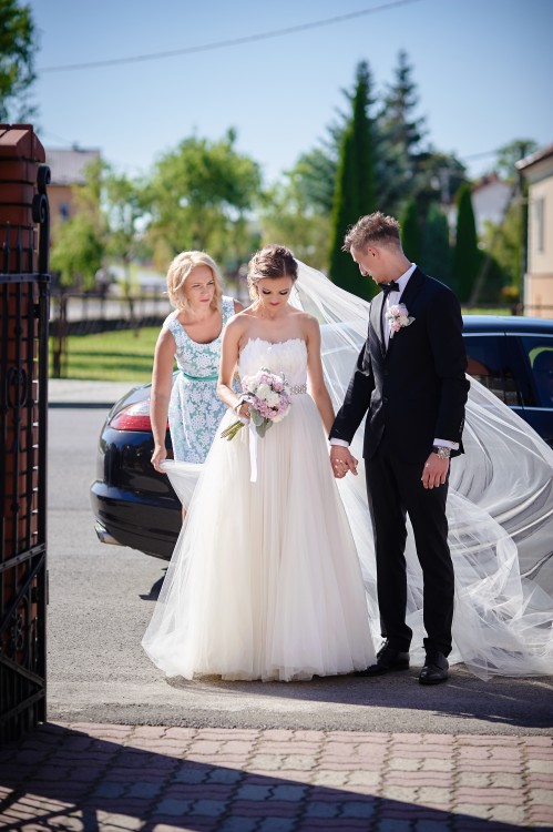 Przepiękna suknia ślubna wyszywana piórami