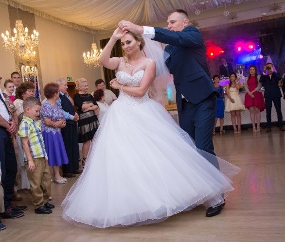 Suknia ślubna Morii Lee tanio