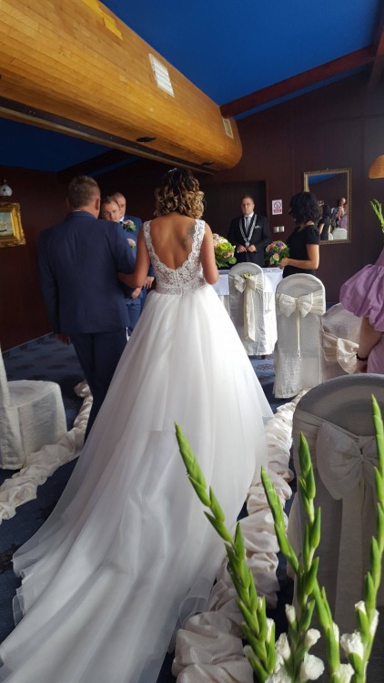 suknia ślubna długa i krótka